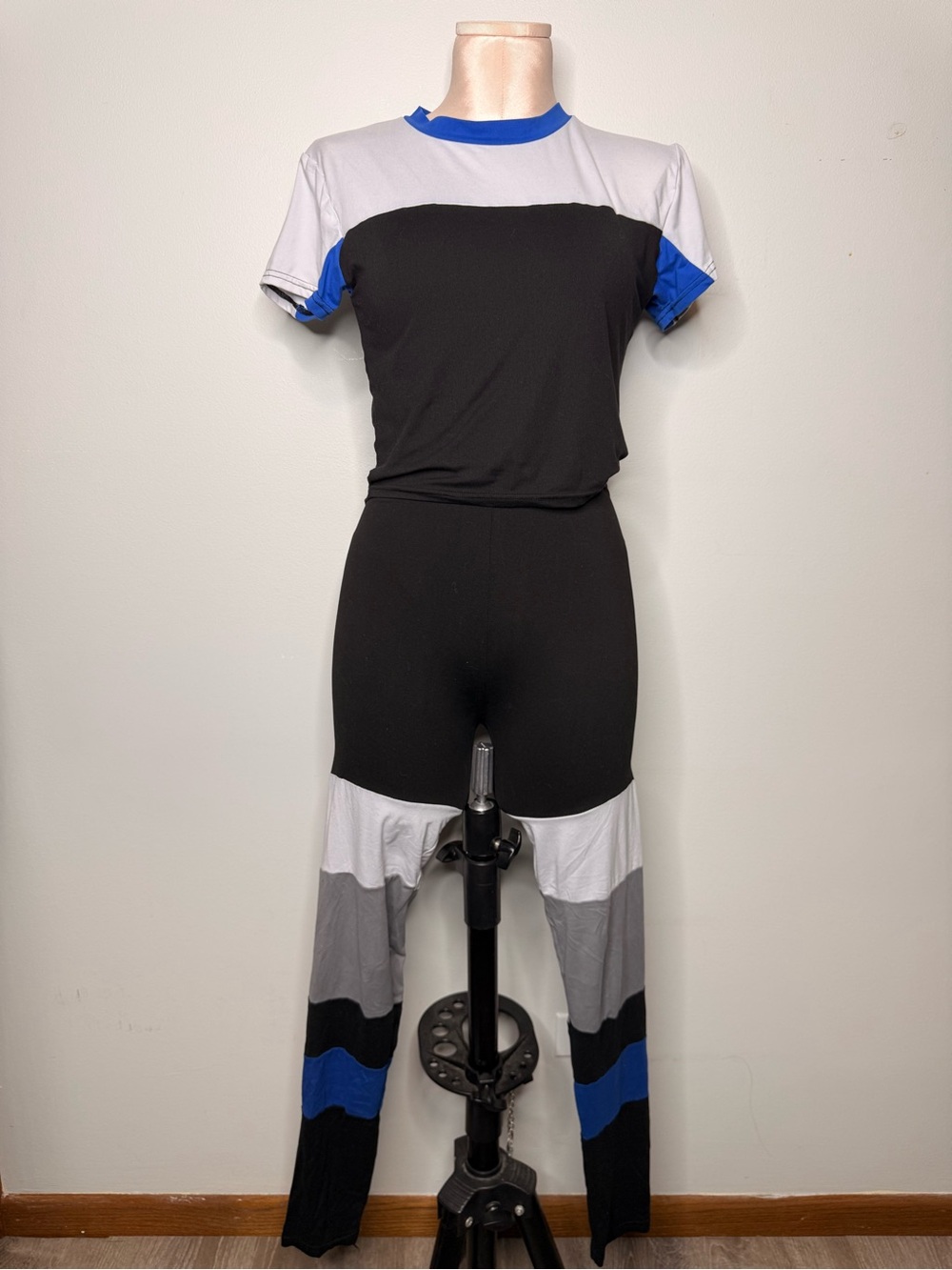 AQ-Sport Shirt & Leggings Set Size M Black White & Blue
